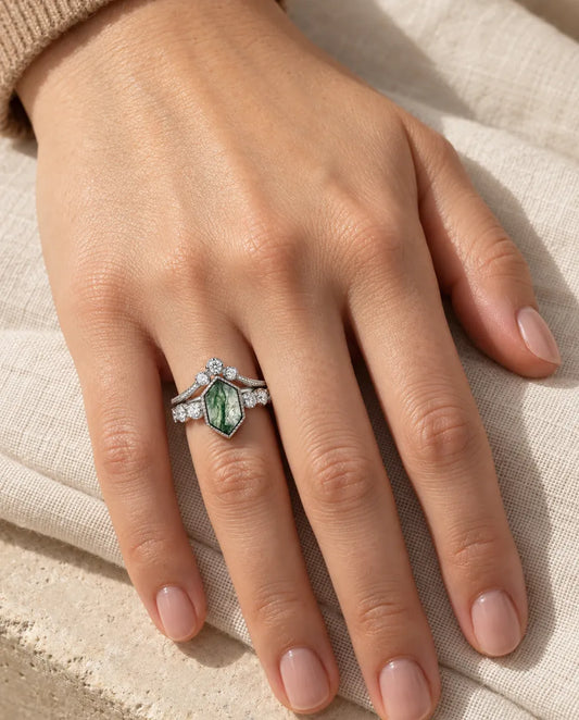 Bague Agate Mousse - portée à la main
