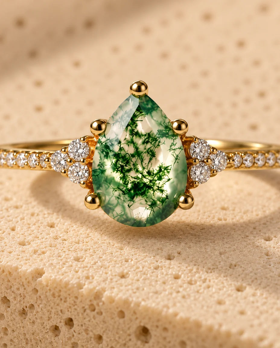 Bague Agate Mousse taille poire - gros plan de la pierre