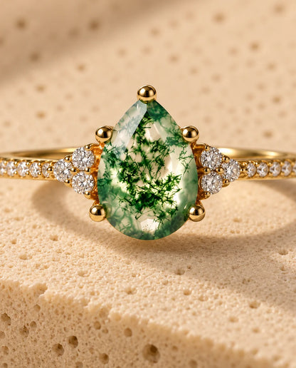 Bague Agate Mousse taille poire - gros plan de la pierre