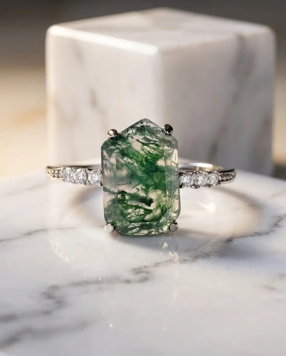 Bague Agate Mousse – Pierre Taille Émeraude 7x11 mm, Anneau Ouvert Ajustable Plaqué Or Blanc, Zircons, Cadeau pour Elle
