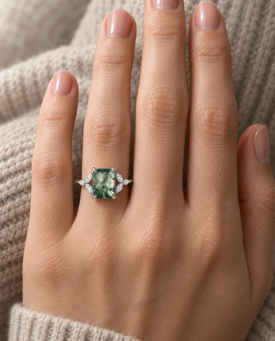Bague Agate Mousse - portée à la main