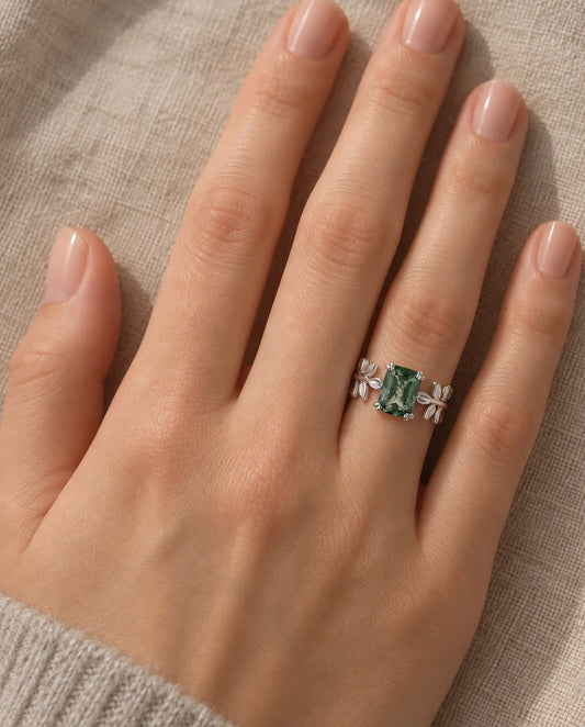 Bague Agate Mousse - portée à la main