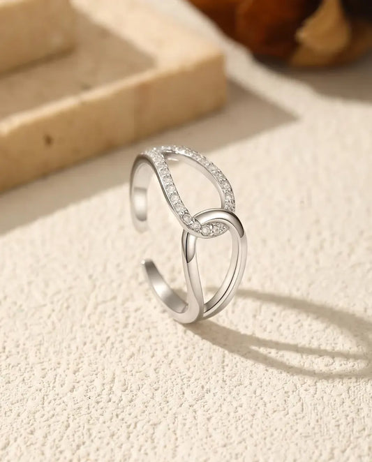 Bague boucles entrelacées - boucle pavée et boucle polie liées sur anneau ouvert, argent 925, ajustable US 6 à 9