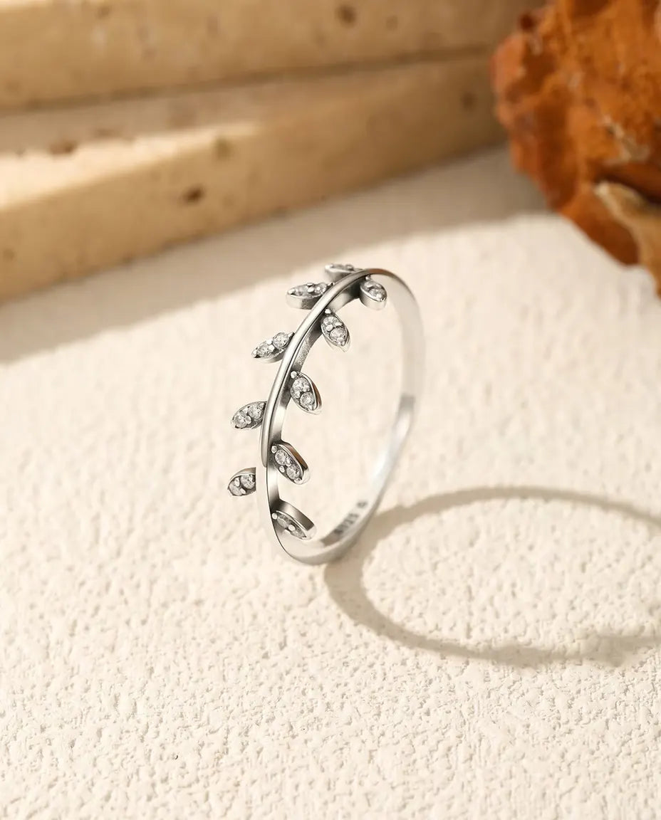 Bague Feuilles Zircone - dix feuilles pavées sur anneau de 1,3 mm en argent 925, style rameau d'olivier, tailles 5 à 9