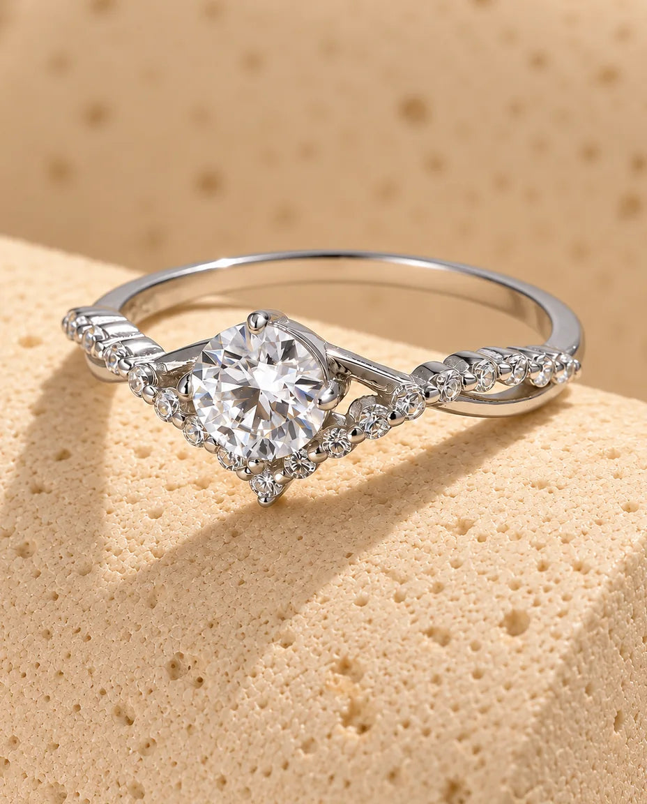 Bague Moissanite - gros plan de la pierre