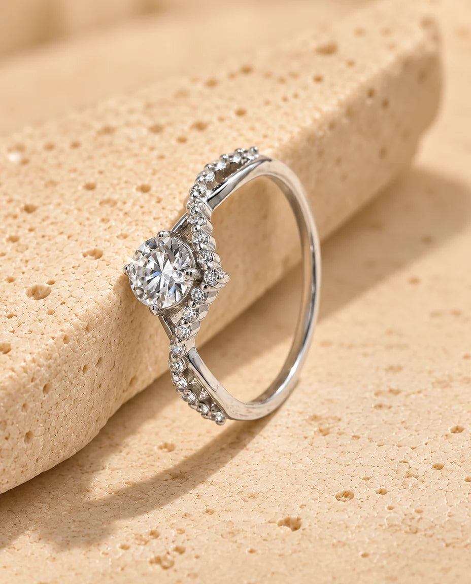 Bague Moissanite - vue de trois quarts