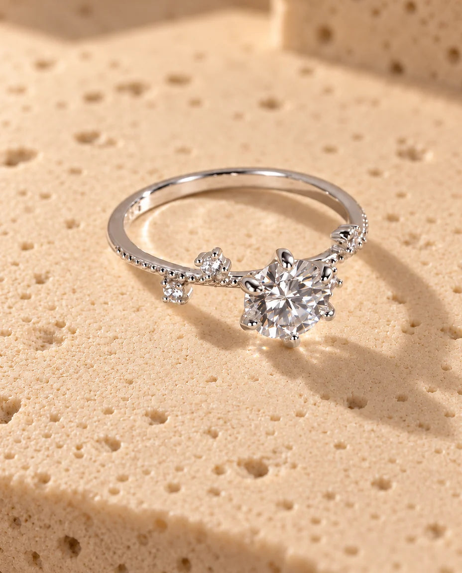 Bague Moissanite - vue de trois quarts