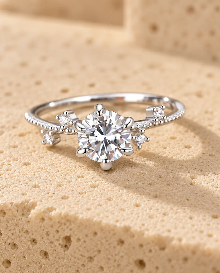 Bague Moissanite - gros plan de la pierre