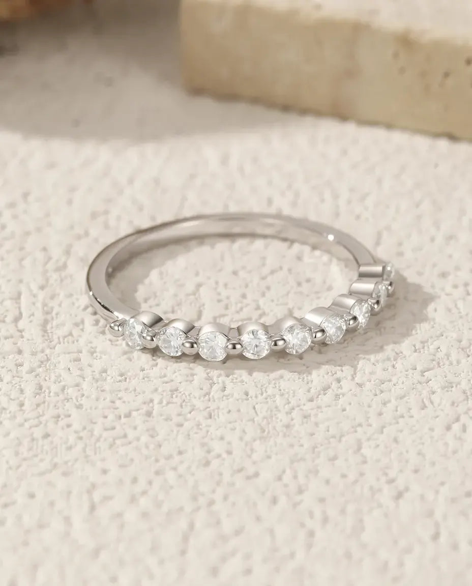 Bague Moissanite – Anneau Fin Empilable Demi-Éternité Pavé Couleur D en Argent 925, Bague pour Femme