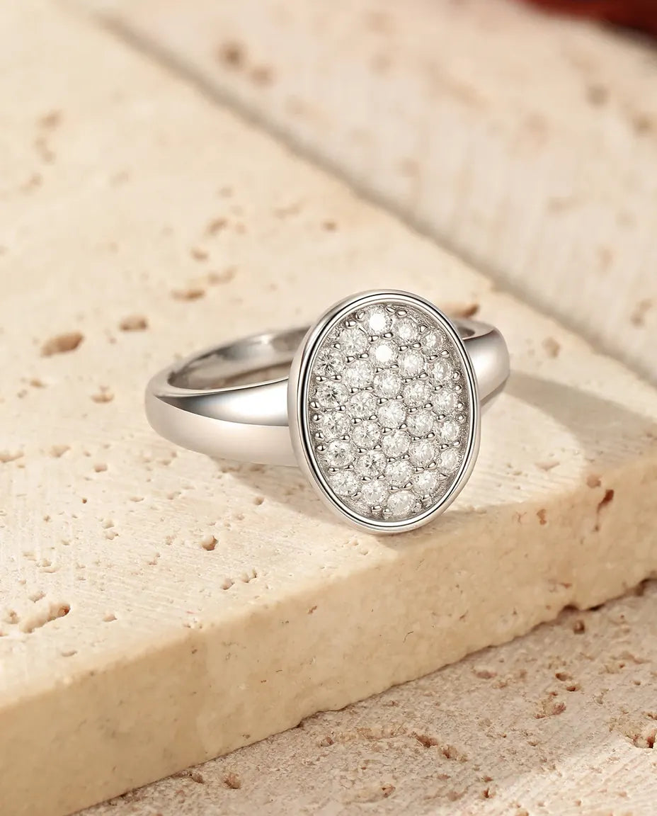 Bague Moissanite – Chevalière Ovale Pavée de 29 Pierres Couleur D en Argent 925, Bague Statement pour Femme