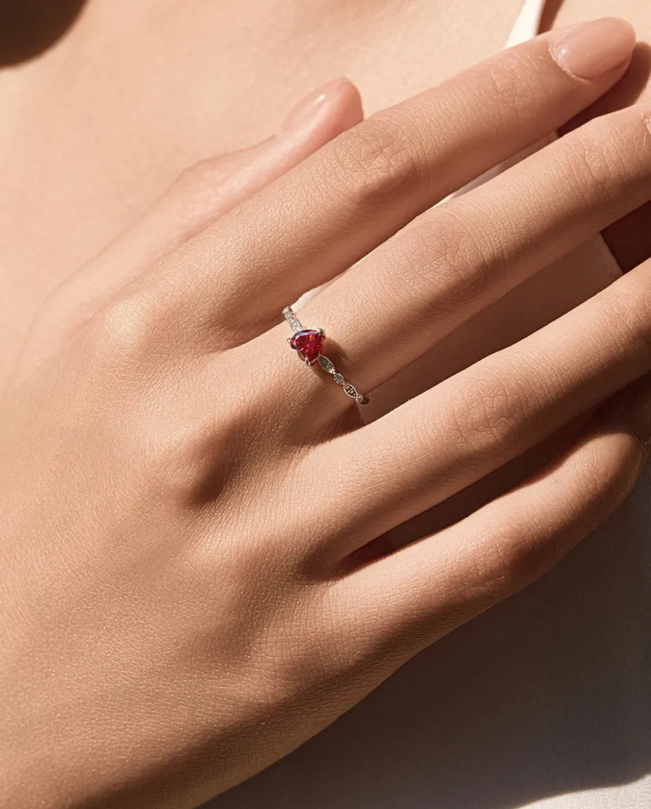 Bague Moissanite – Cœur Rouge 0,5 ct Couleur D VVS1, Anneau Millegrain de Zircones en Argent 925, Bague de Promesse pour Elle