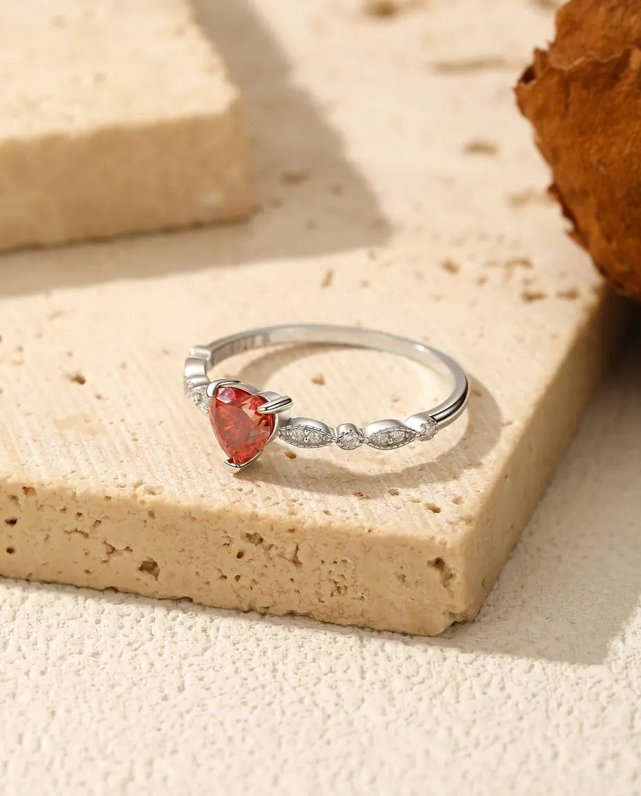 Bague Moissanite – Cœur Rouge 0,5 ct Couleur D VVS1, Anneau Millegrain de Zircones en Argent 925, Bague de Promesse pour Elle