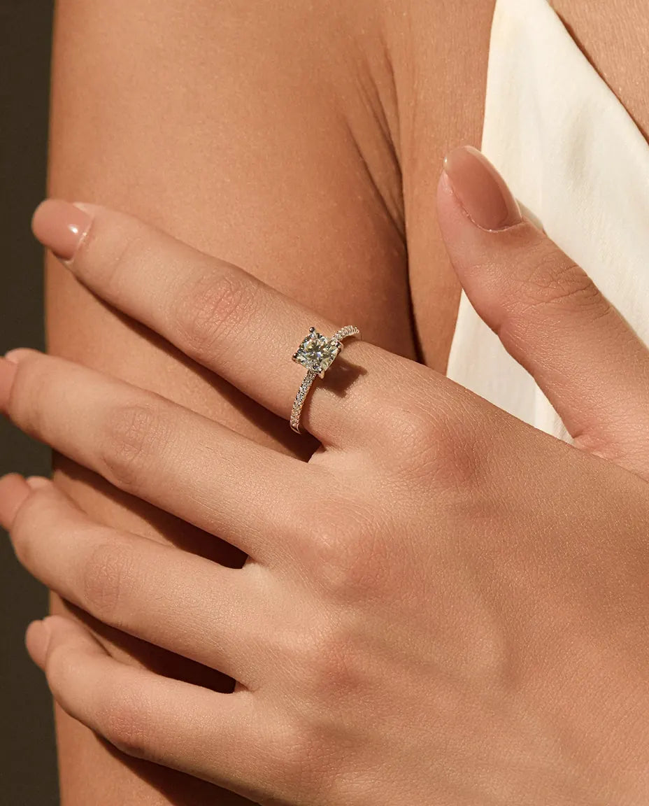 Bague Moissanite – Solitaire Coussin 1 ct Couleur D sur Anneau Pavé, Argent Sterling 925, Bague Classique pour Elle