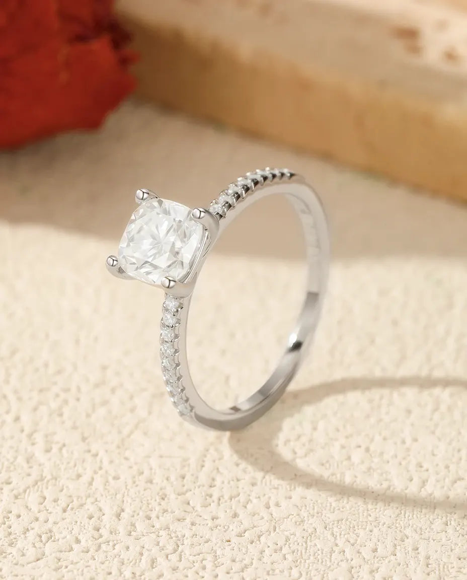 Bague Moissanite – Solitaire Coussin 1 ct Couleur D sur Anneau Pavé, Argent Sterling 925, Bague Classique pour Elle
