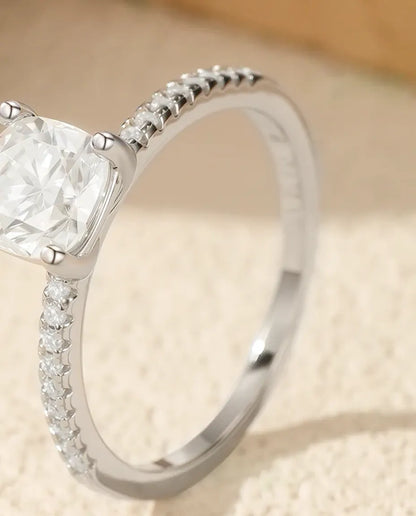 Bague Moissanite – Solitaire Coussin 1 ct Couleur D sur Anneau Pavé, Argent Sterling 925, Bague Classique pour Elle