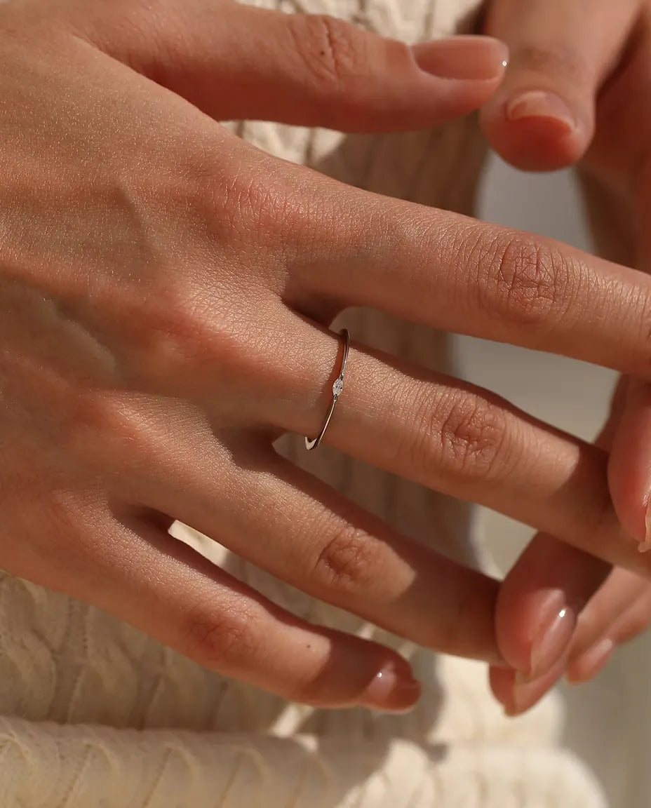 Bague Moissanite – Anneau Fin Empilable avec Pierre Marquise Couleur D, Argent 925, Bague Minimaliste Femme