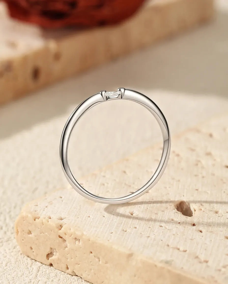 Bague Moissanite – Anneau Fin Empilable avec Pierre Marquise Couleur D, Argent 925, Bague Minimaliste Femme