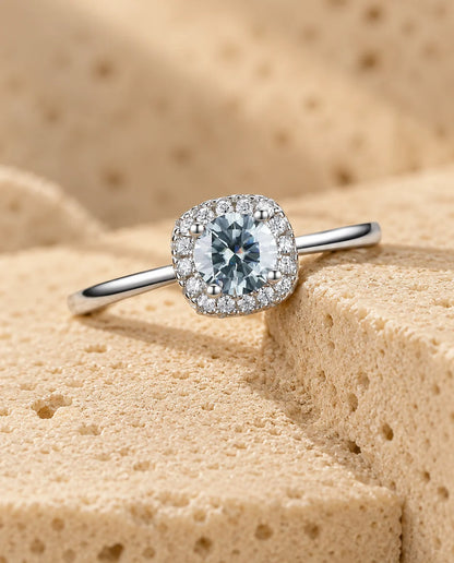 Bague Moissanite - gros plan de la pierre
