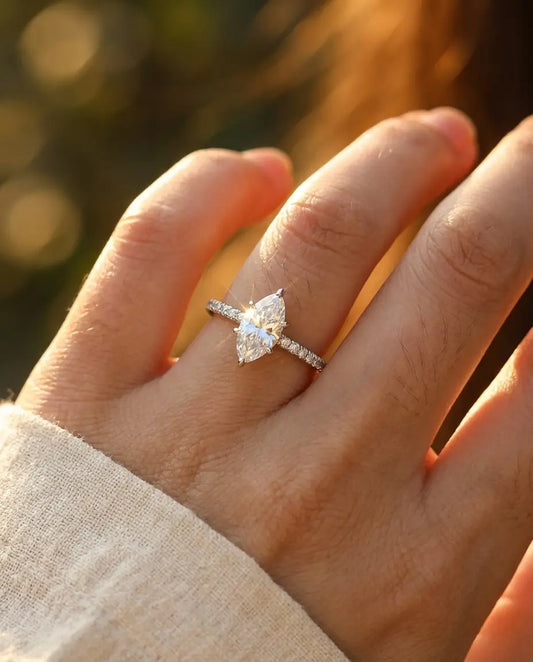 Bague Moissanite – Marquise 0,5 Carat sur Anneau Pavé Délicat en Argent 925, Bague de Promesse, Cadeau pour Elle