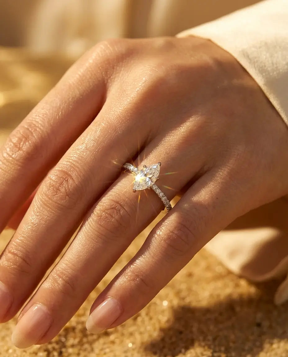 Bague Moissanite – Marquise 0,5 Carat sur Anneau Pavé Délicat en Argent 925, Bague de Promesse, Cadeau pour Elle