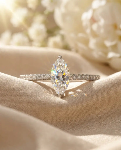 Bague Moissanite – Marquise 0,5 Carat sur Anneau Pavé Délicat en Argent 925, Bague de Promesse, Cadeau pour Elle