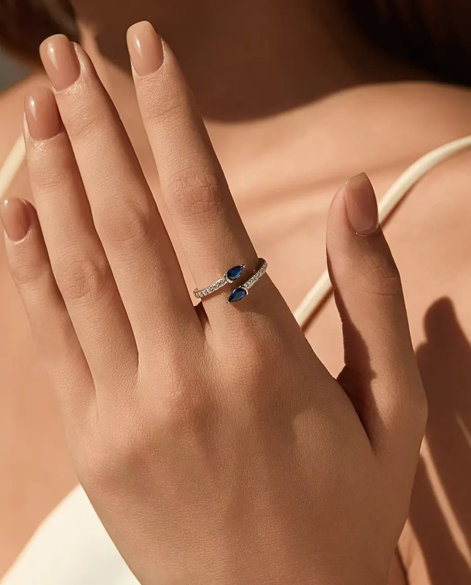 Bague Ouverte Poires Bleues - Deux pierres taille poire sur anneau pavé ouvert, argent 925, ajustable