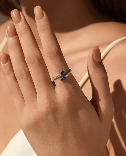 Bague Ouverte Poires Bleues - Deux pierres taille poire sur anneau pavé ouvert, argent 925, ajustable