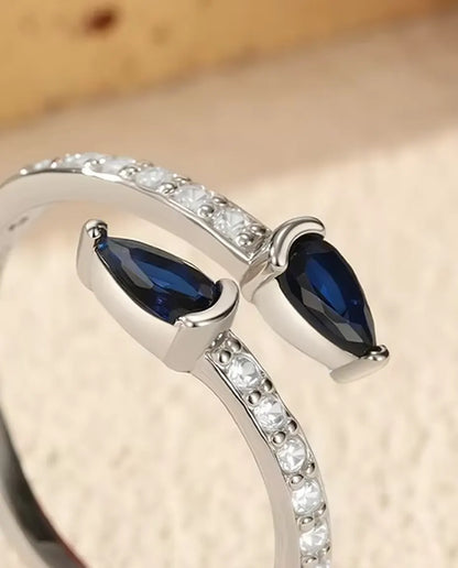 Bague Ouverte Poires Bleues - Deux pierres taille poire sur anneau pavé ouvert, argent 925, ajustable