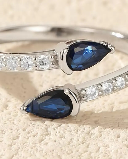 Bague Ouverte Poires Bleues - Deux pierres taille poire sur anneau pavé ouvert, argent 925, ajustable