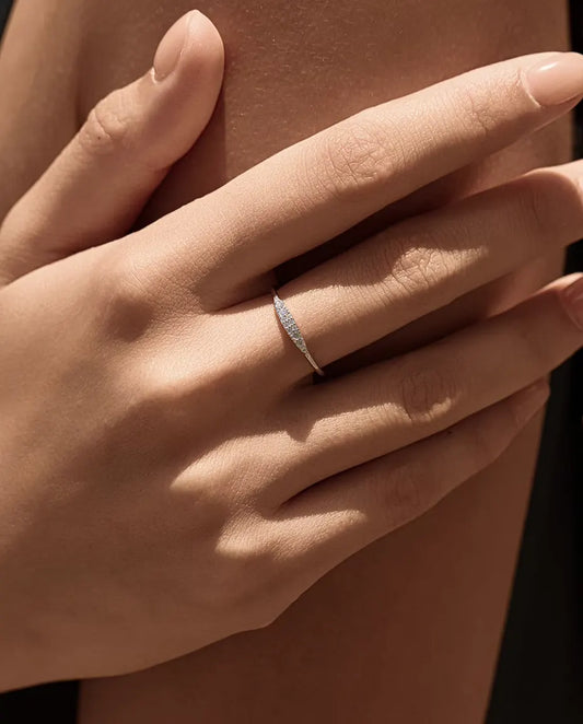 Bague Pavée Effilée en Moissanite - douze pierres couleur D / VVS1 sur 12 mm, argent 925, tailles 5 à 9