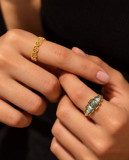 Lot de Bagues Empilables Agate Mousse en Argent 925 Plaqué Or - portées séparément, une bague à chaque main