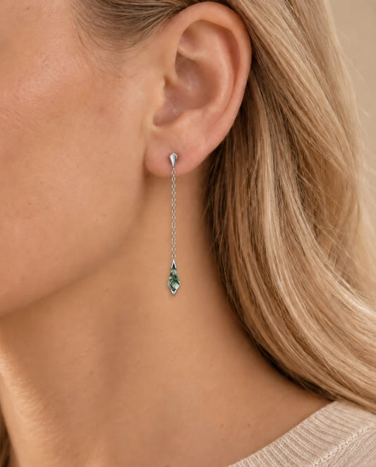 Boucles d'oreilles pendantes en agate mousse - Taille cerf-volant sur chaîne fine - boucle d’oreille portée