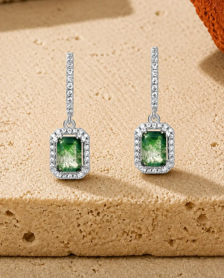 Boucles d'oreilles agate mousse - Agate mousse taille émeraude et halo de zircons sur arc pavé, argent 925 en argent ou or