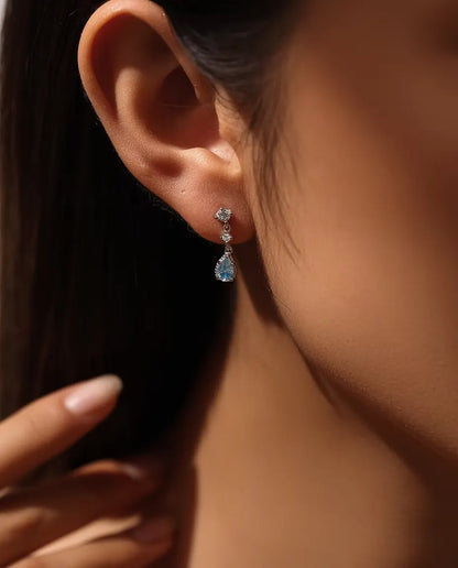 Boucles d'Oreilles Moissanite Bleu Aqua - une poire de 0,50 ct 4 x 6 mm par boucle avec accents en zircon, argent 925, 18 mm