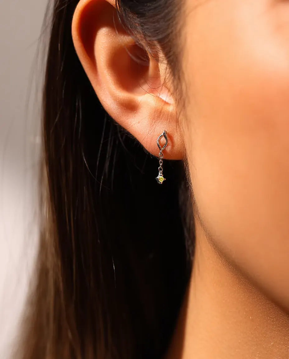 Boucles d'Oreilles Moissanite Jaune - pierres de 2 mm sur chaîne fine sous un clou marquise torsadé, argent 925