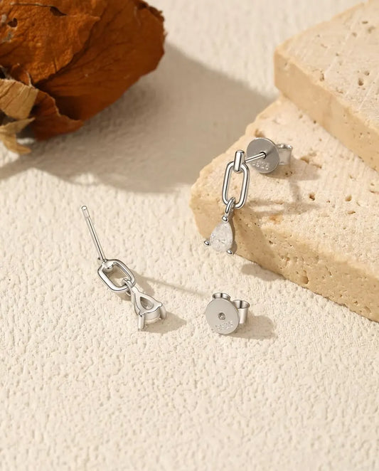 Boucles d'oreilles moissanite taille poire – maillon allongé et pierre de 0,35 ct couleur D par boucle, en argent 925