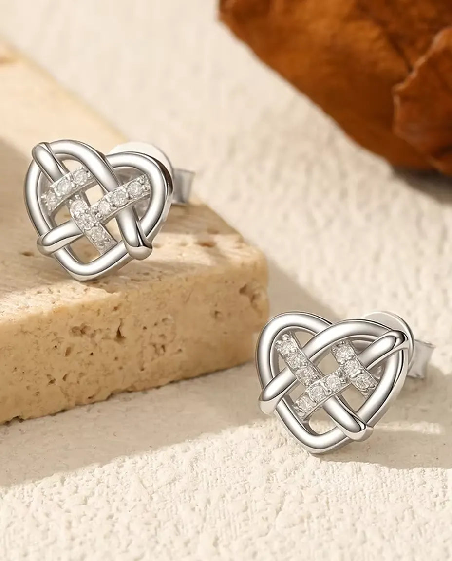 Boucles d'Oreilles Nœud Celtique Cœur – 18 Moissanites Couleur D, en Argent Sterling 925, Puces de 9 x 10 mm