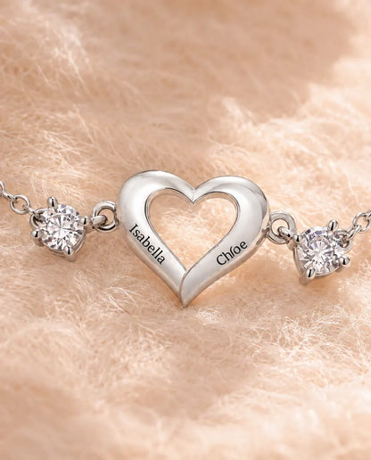 Bracelet Pierre de Naissance Personnalisé 2 Prénoms - cœur ouvert gravé et deux pierres, réglable, rhodié