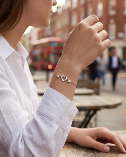 Bracelet Pierre de Naissance Personnalisé 2 Prénoms - cœur ouvert gravé et deux pierres, réglable, rhodié