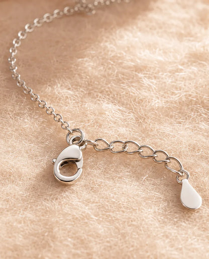 Bracelet Pierre de Naissance Personnalisé 2 Prénoms - cœur ouvert gravé et deux pierres, réglable, rhodié