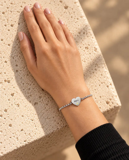 Bracelet Gravé - porté par un mannequin