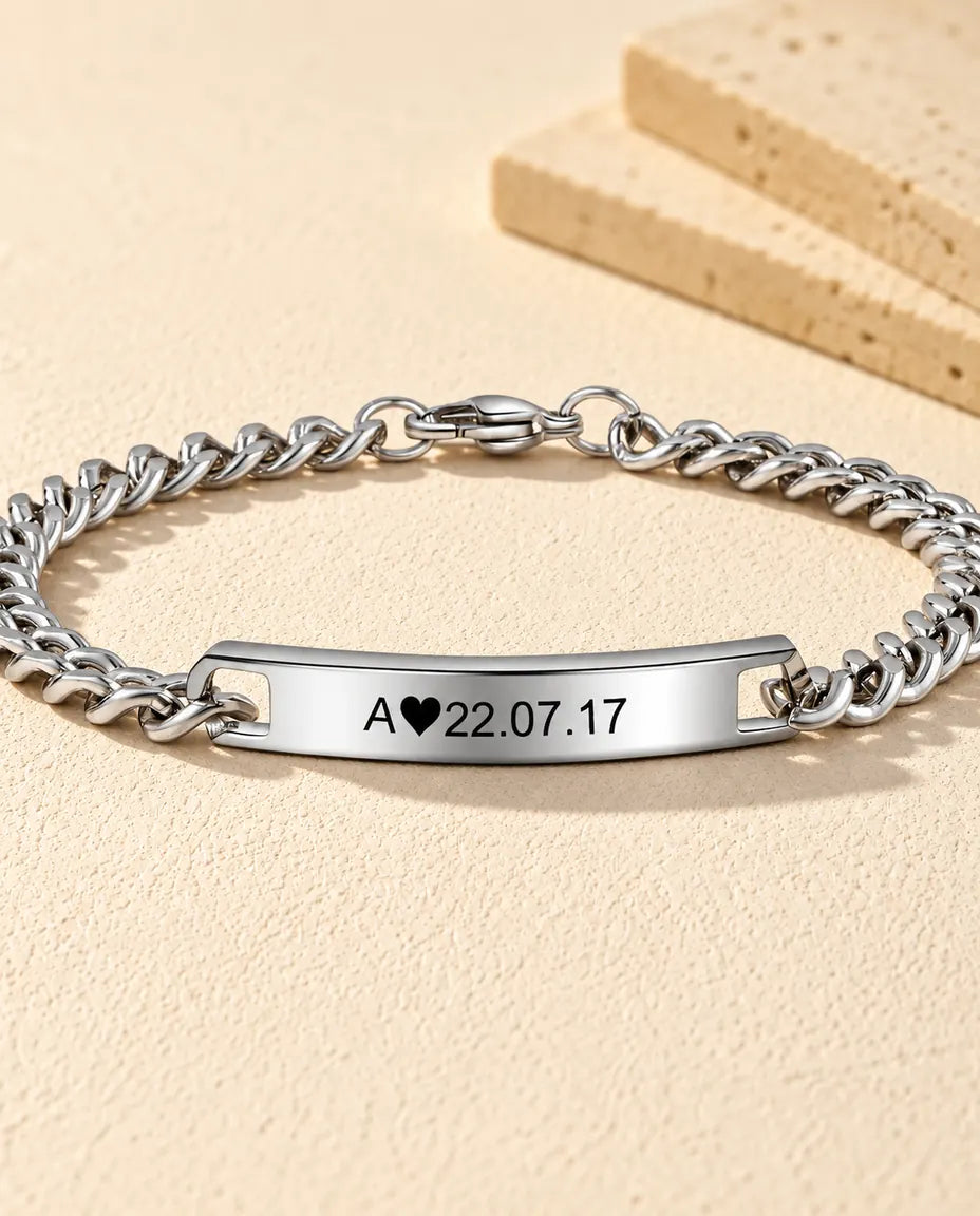 Bracelet Gravé Barre Initiale et Date - vue de face