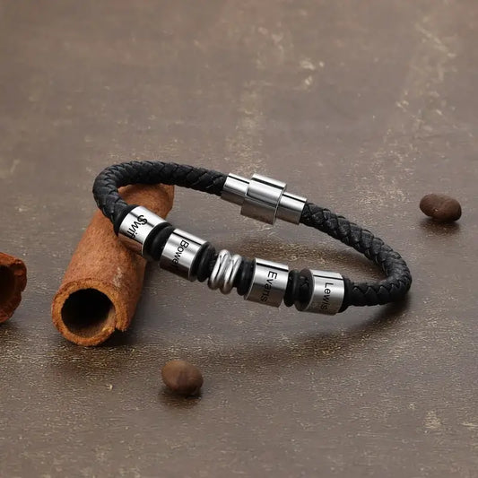 Bracelet Gravé Homme – Cuir Noir et Acier Inoxydable, Jusqu'à 4 Prénoms Personnalisés, Cadeau pour Papa, Petit Ami, Mari