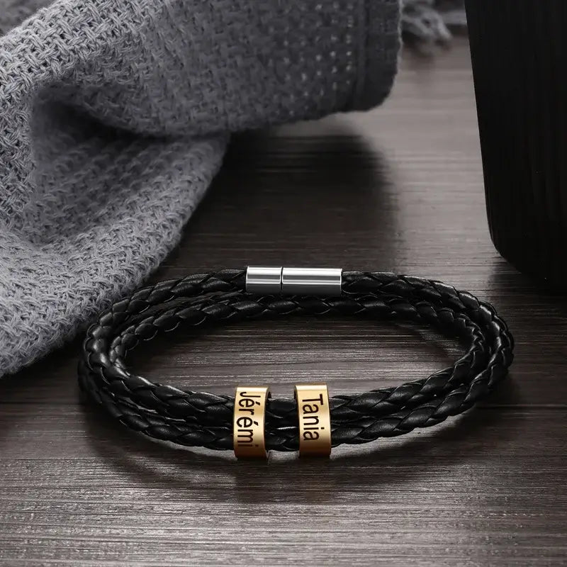 Bracelet Gravé Homme – Cuir Noir et Perles Dorées en Acier Inoxydable, 2 à 5 Prénoms Gravés, Cadeau pour Lui, Papa