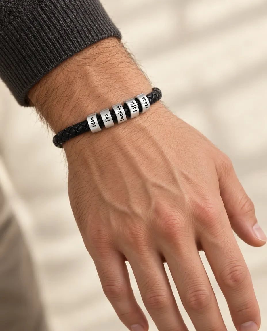 Bracelet Gravé Homme - porté par un mannequin