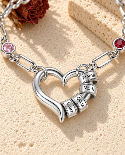 Bracelet Gravé Femme - gros plan des prénoms gravés et des pierres de naissance