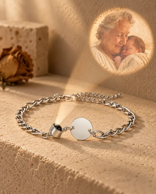 Bracelet Gravé - projette la photo cachée sur un mur