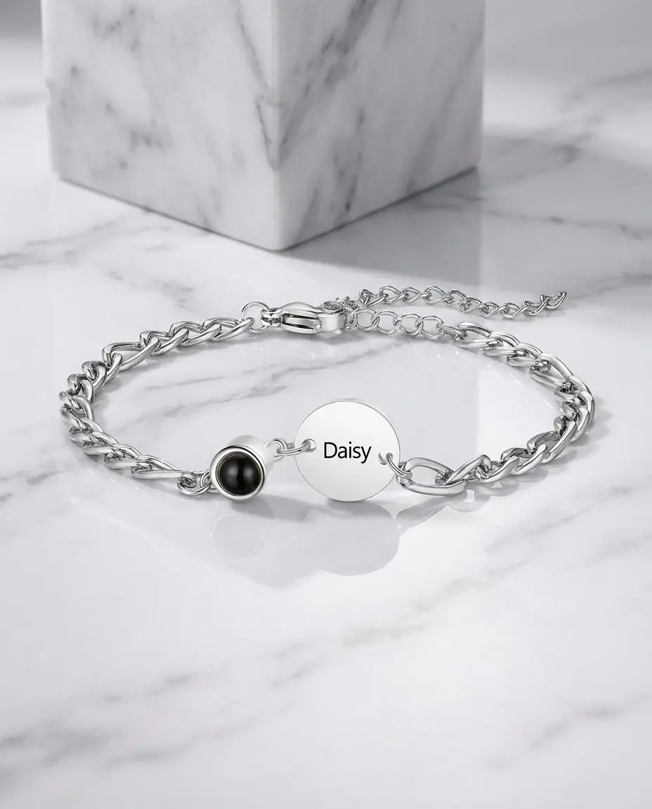 Bracelet Gravé – Plaque Prénom et Pierre à Photo Cachée, Acier Inoxydable, Cadeau pour Elle ou pour Lui