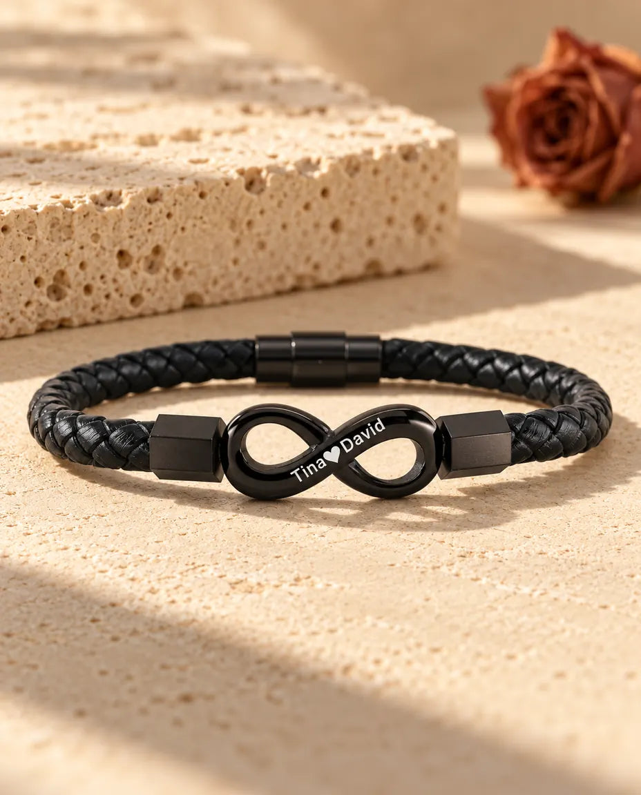 Bracelet homme personnalisé noir en similicuir tressé, infini gravé de deux prénoms et d'un cœur