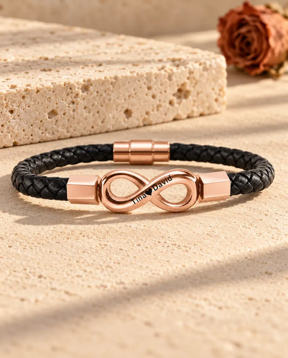 Infini gravé couleur or rose sur un bracelet en similicuir tressé noir